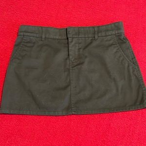 Volcom Brand juniors black mini skirt, denim fabric. Size 5, four pockets